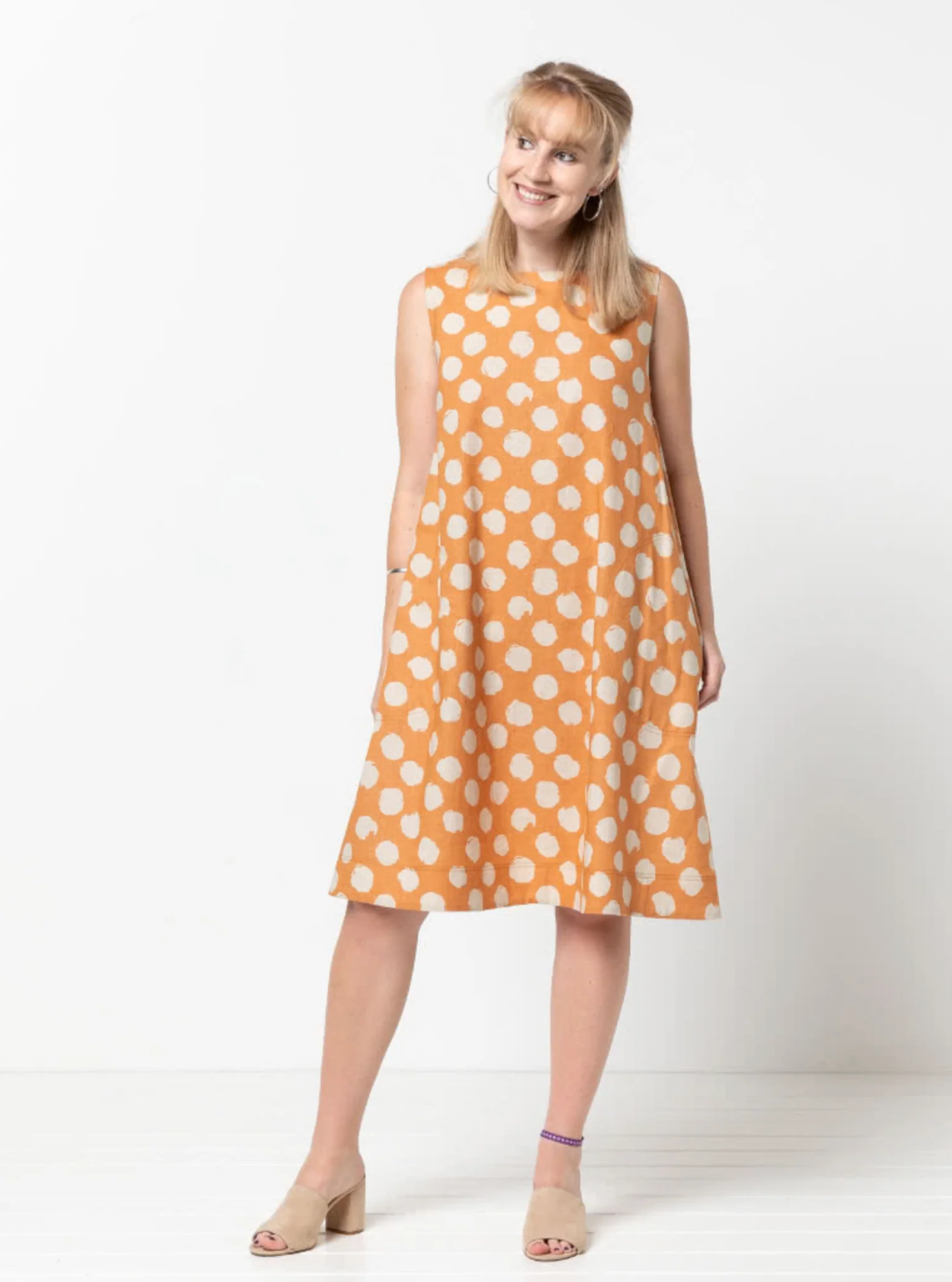 Style Arc Lena Shift Dress - Image 3