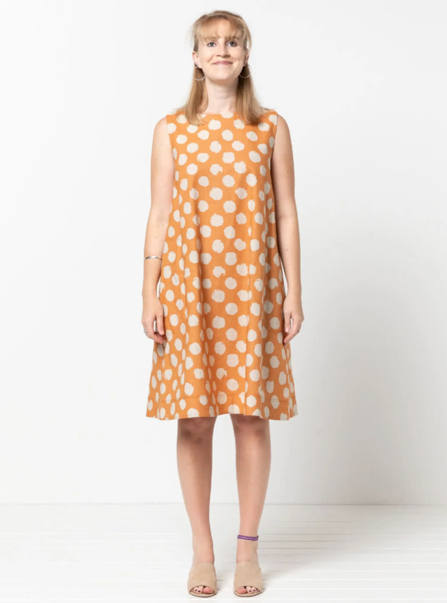Style Arc Lena Shift Dress - Image 4
