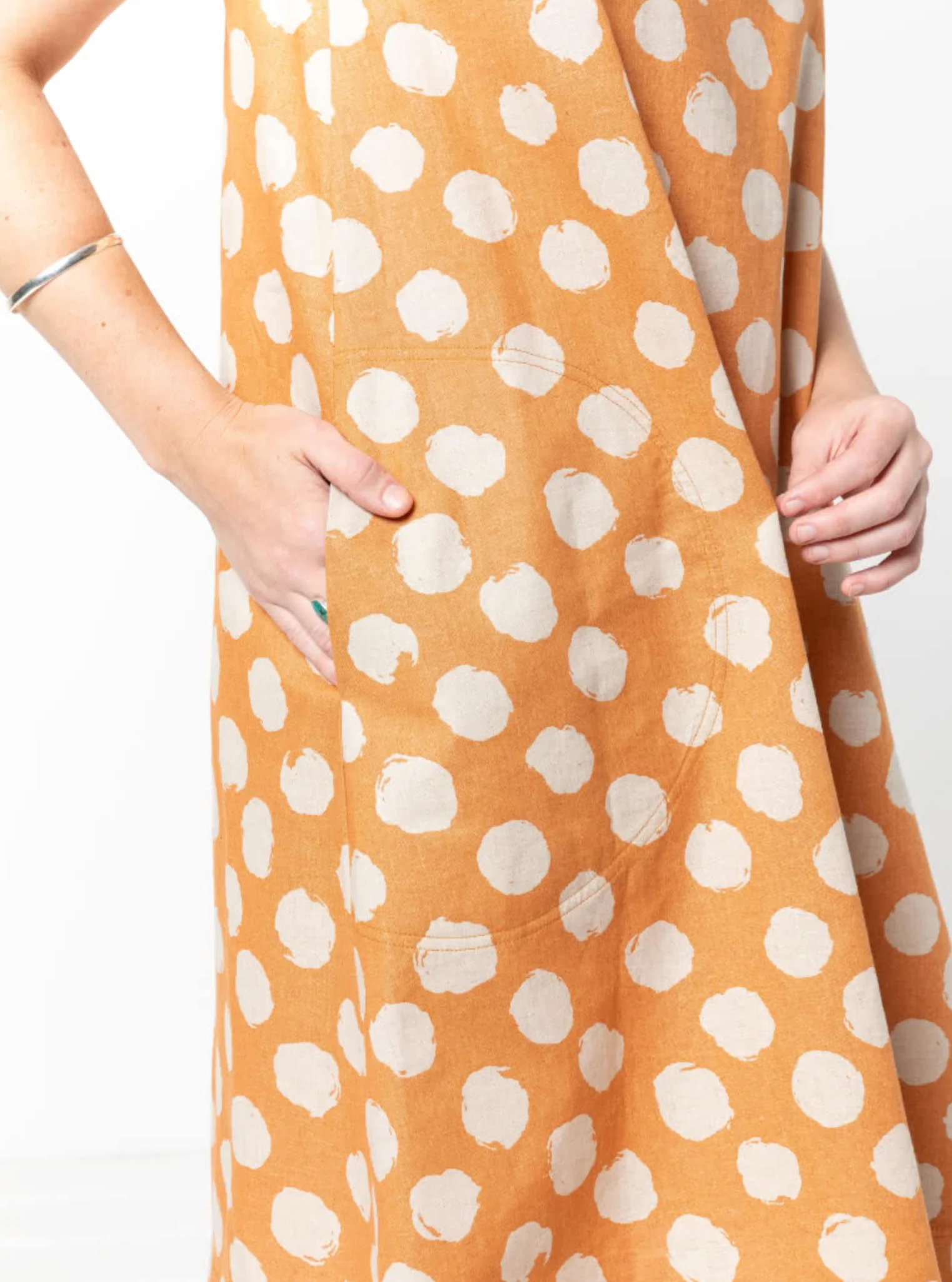 Style Arc Lena Shift Dress - Image 7