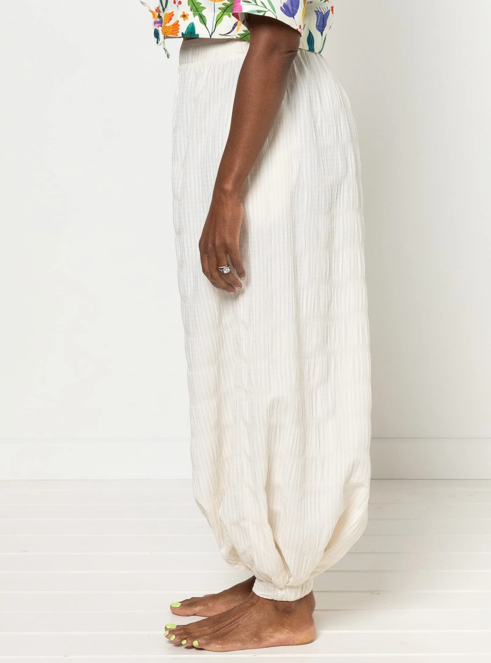 Style Arc Sophia Woven Bubble Skirt and Pant - Image 5